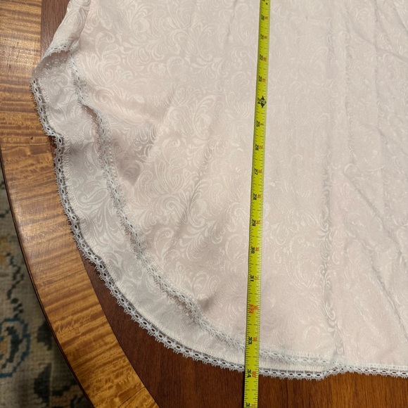 Vintage Lily‎ Of France Pale Pink Polyester Sateen Lace Trim Nightgown Sz Large - Picture 13 of 13